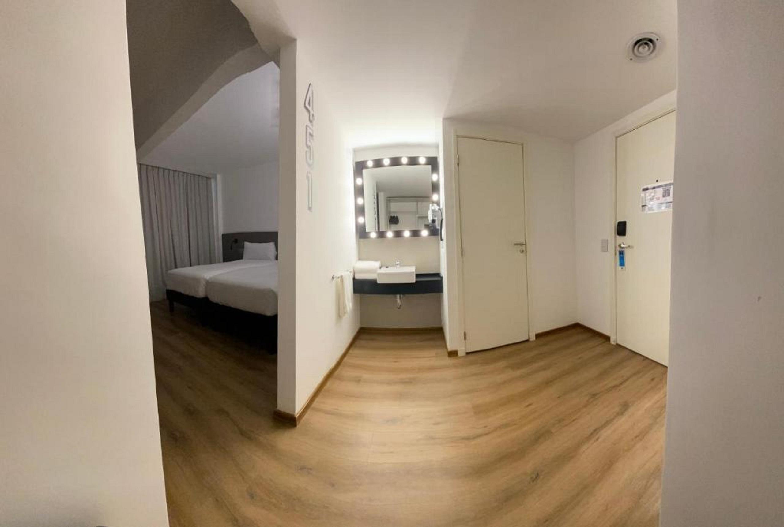 Отель Ibis Styles Buenos Aires Florida Экстерьер фото